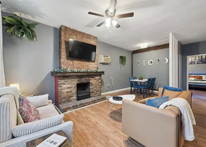 2br 1bath 4 Beds Entire In Bloomfield