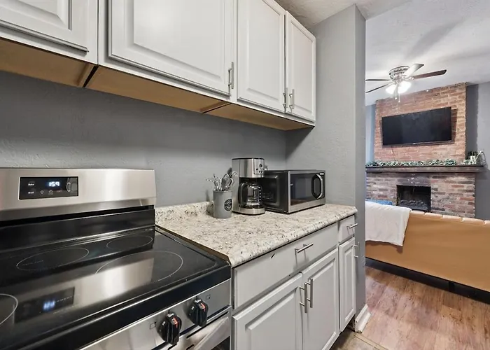 2br 1bath 4 Beds Entire In Bloomfield Pittsburgh