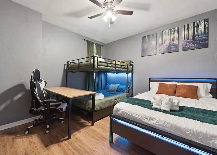 2br 1bath 4 Beds Entire In Bloomfield Pittsburgh